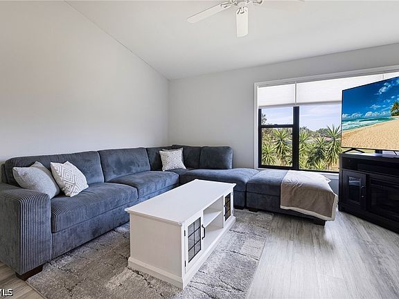 4th image of 5805 Trailwinds Dr APT 326