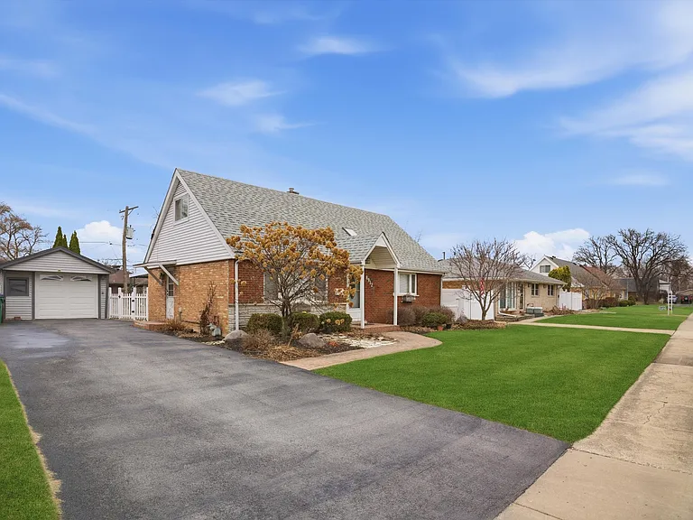 8912 Windsor Ln — Photo 1