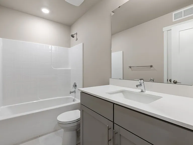 15423 Admiralty Way #B7 — Photo 36
