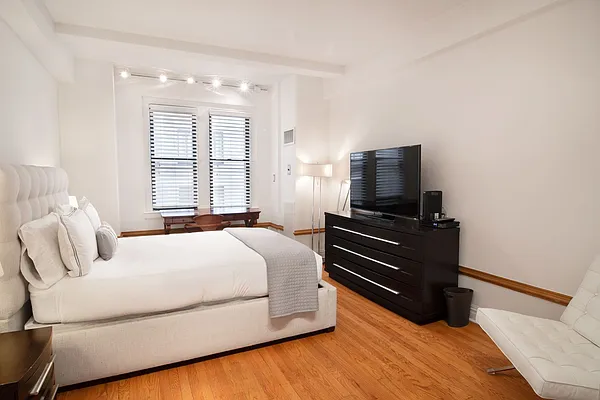 Rented by WAM Partners - William Moses Co. | media 28