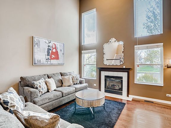 3rd image of 924 Ainsley Dr
