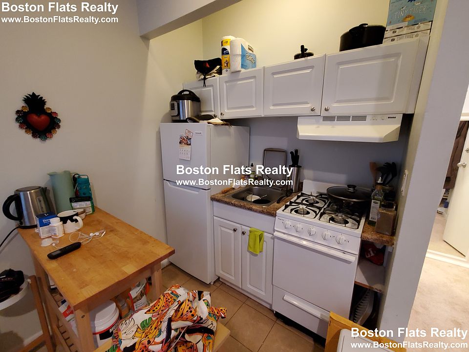 2nd image of 172 Saint Botolph St #21