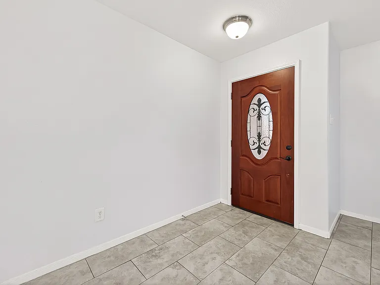 2731 Roaring Oaks Ln — Photo 5
