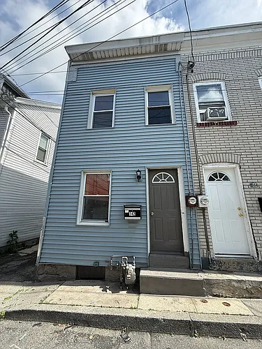 142 W Sycamore St Photo 1