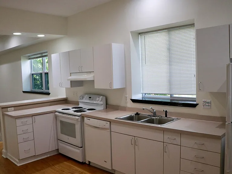 306 S Oak St #A — Photo 4