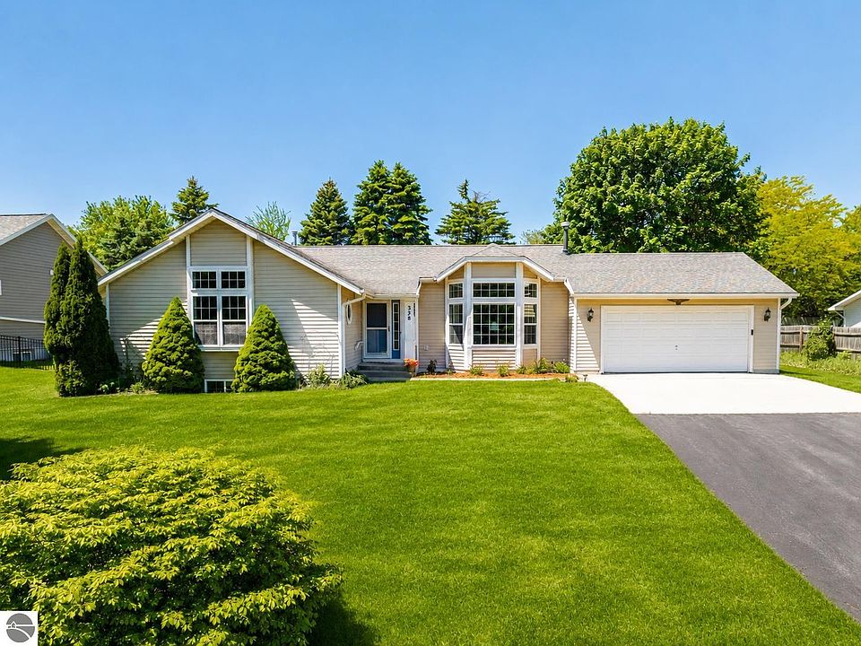 1st image of 358 Sierra Dr