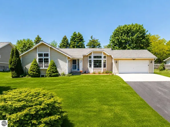 358 Sierra Dr, Traverse City, MI 49685