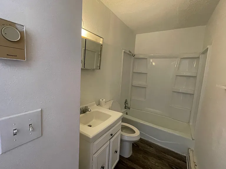 550 W 2nd St #6 — Photo 8
