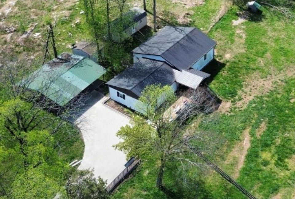 2nd image of 1749 Chandler Rd