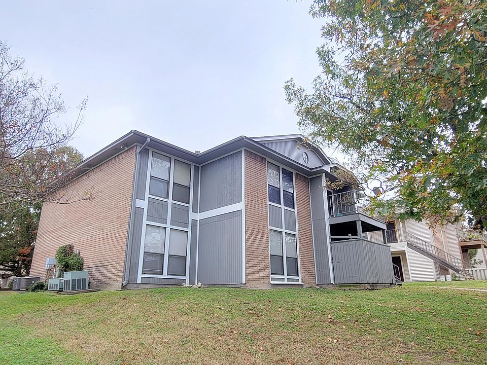 2nd image of 405 Fall Cir APT B