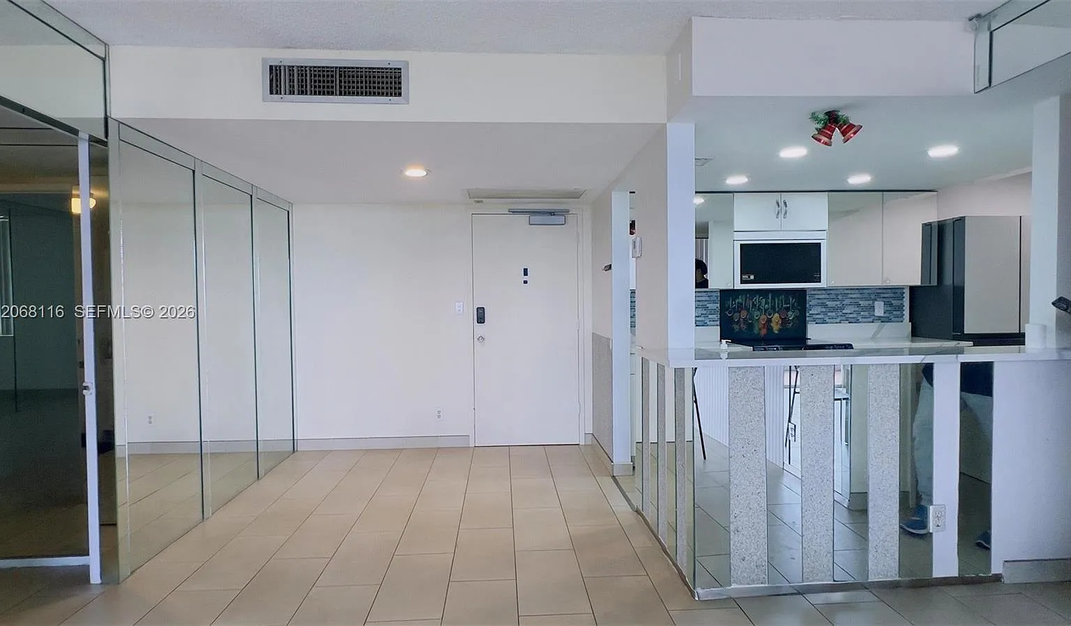 Island Club Two Condo — Photo 3