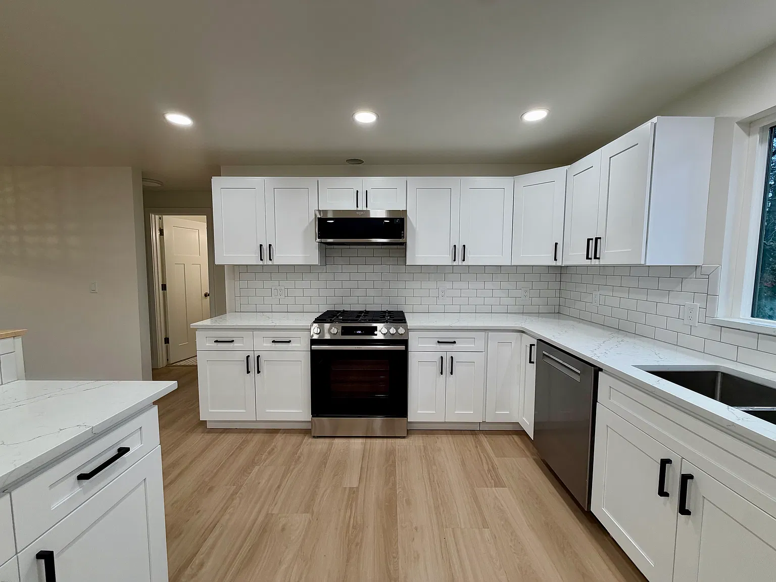 3 bed, 1900 sqft, $3,150 — Photo 3