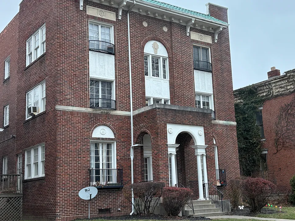 336 Batavia St #210