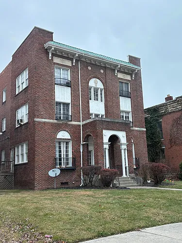 336 Batavia St #210 Photo 1