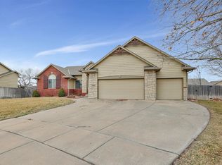 3818 N Lake Ridge Ct, Wichita, KS 67205