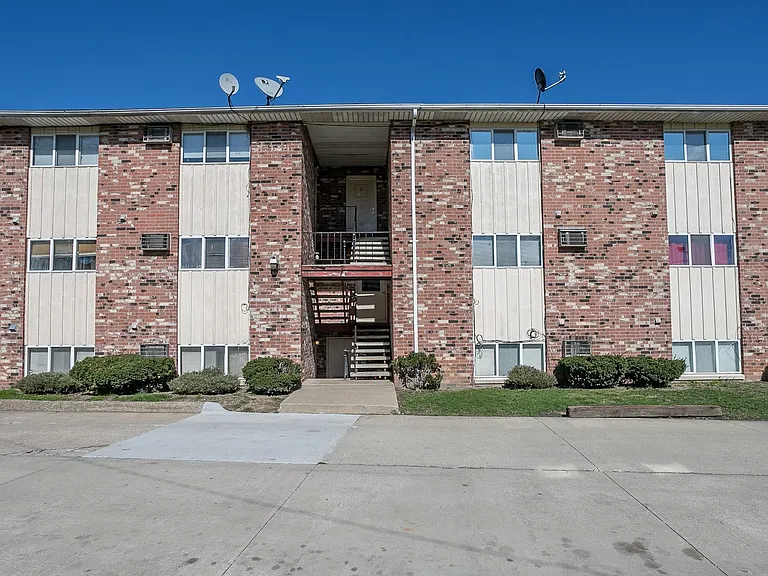 545 E Erie Ave — Photo 17