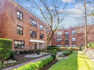 2 Townhouse Place #3N, Great Neck, NY 11021