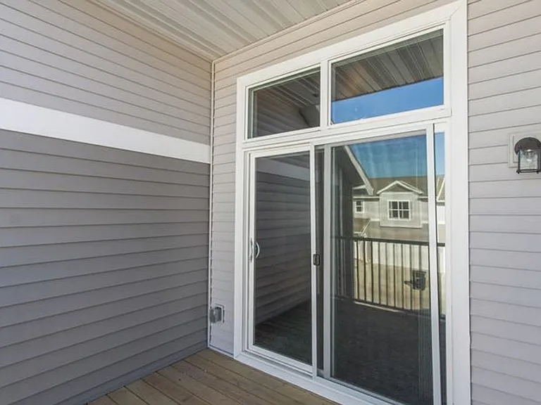 Ledgestone Townhomes — Photo 8