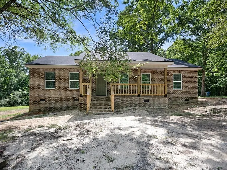 135 Holly Creek Dr — Photo 1