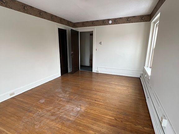 5th image of 1709 Shields Ave #6