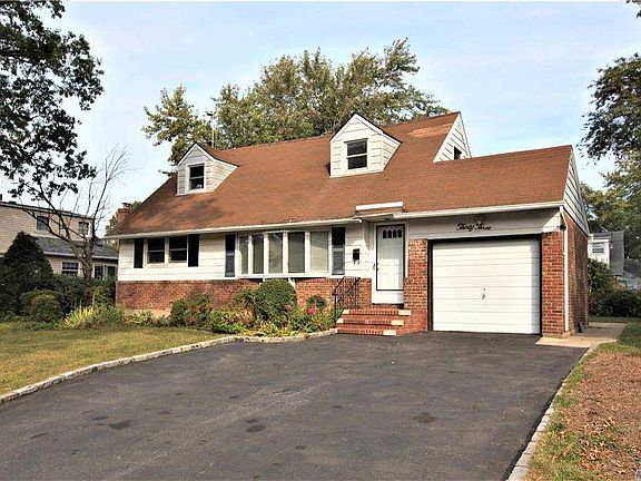 2nd image of 33 Parkway Dr