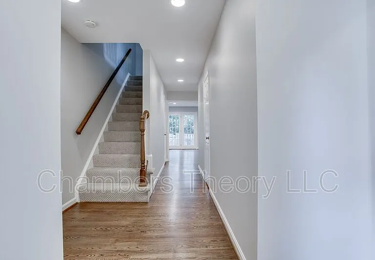 1003 Jennifer Ln — Photo 12