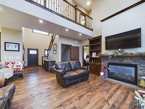 4th image of 47640 273rd St