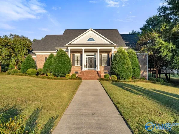978 Hampton Ridge Cir NW, Arab, AL 35016