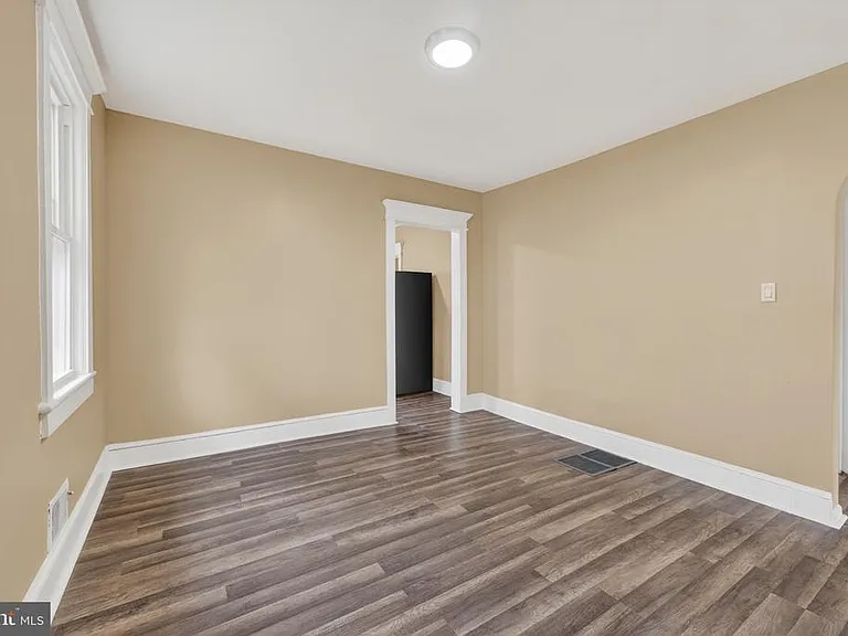 541 Engard Ave — Photo 5