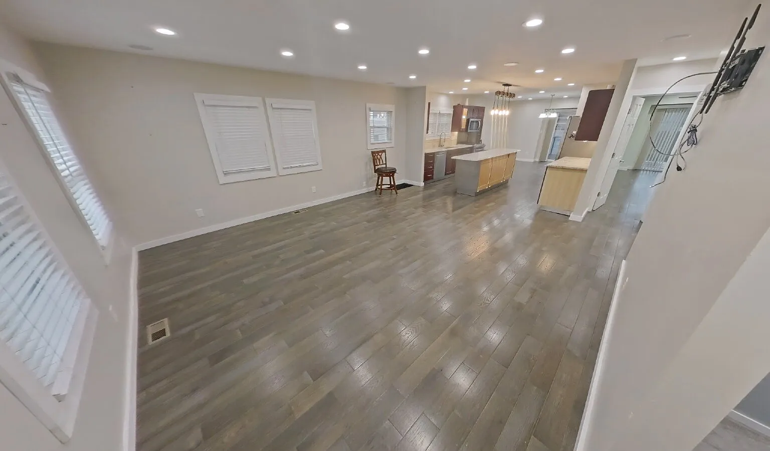 4 bed, 5.0 bath, 2146 sqft, $5,300 — Photo 2