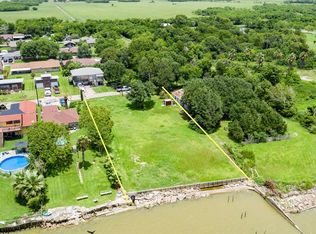 8040 Ocean Dr, Beach City, TX 77523