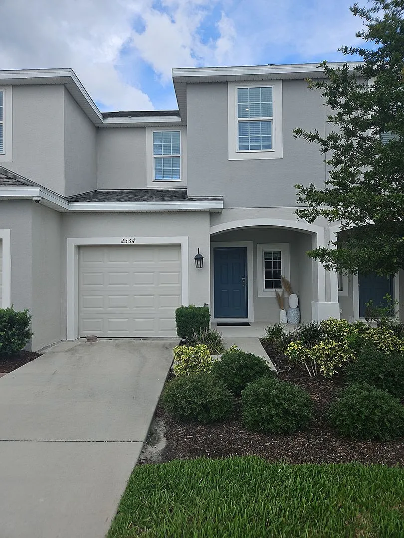 Beautiful 3 bedroom townhome for rent in The Townhomes at River Landing! — Photo 1