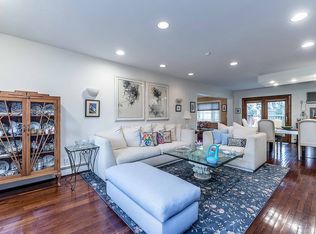 1568 Pebble Ln, Hewlett, NY 11557