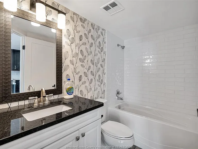 75 Riverside Dr E #1902 — Photo 15