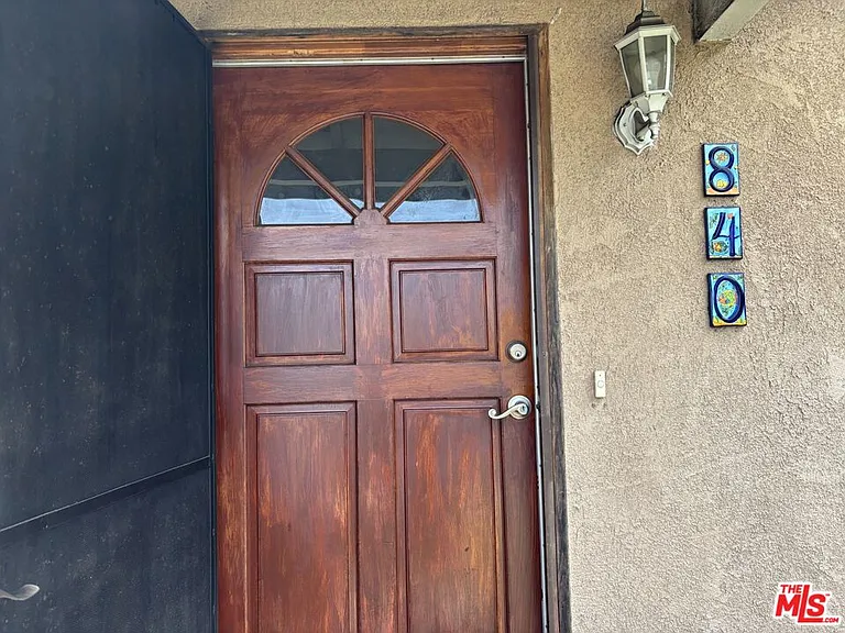 840 Rose Ave — Photo 2