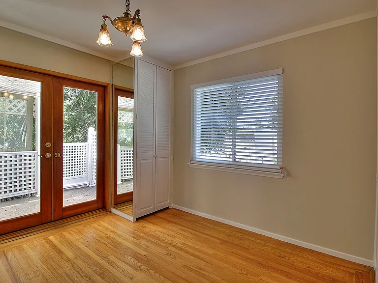 884 Park Dr — Photo 14