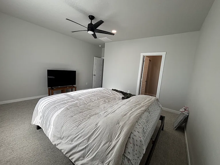 4858 N Elmstone Ave — Photo 32