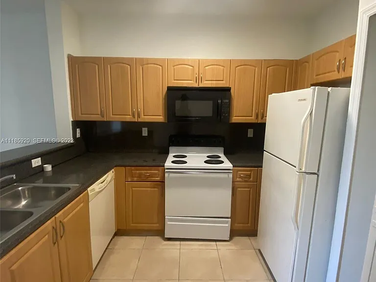1660 SE 29th St #109-33035 — Photo 3