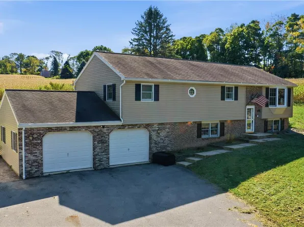 36 Hertzog School Rd, Mertztown, PA 19539