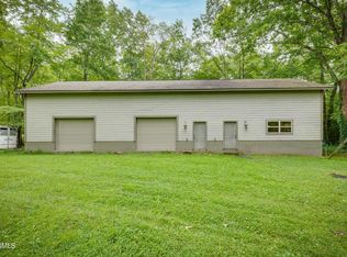 702 Cooper Lake Rd, Oneida, TN 37841