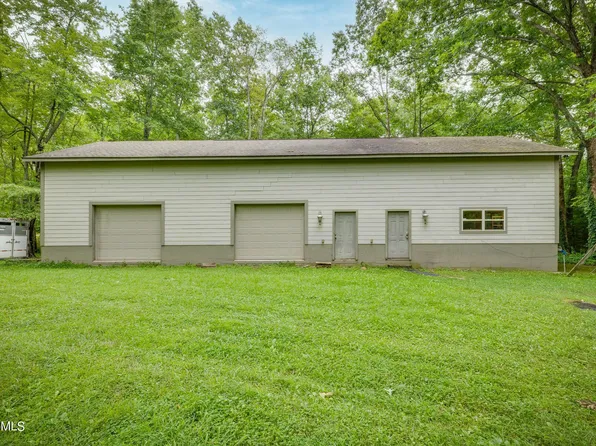 702 Cooper Lake Rd, Oneida, TN 37841