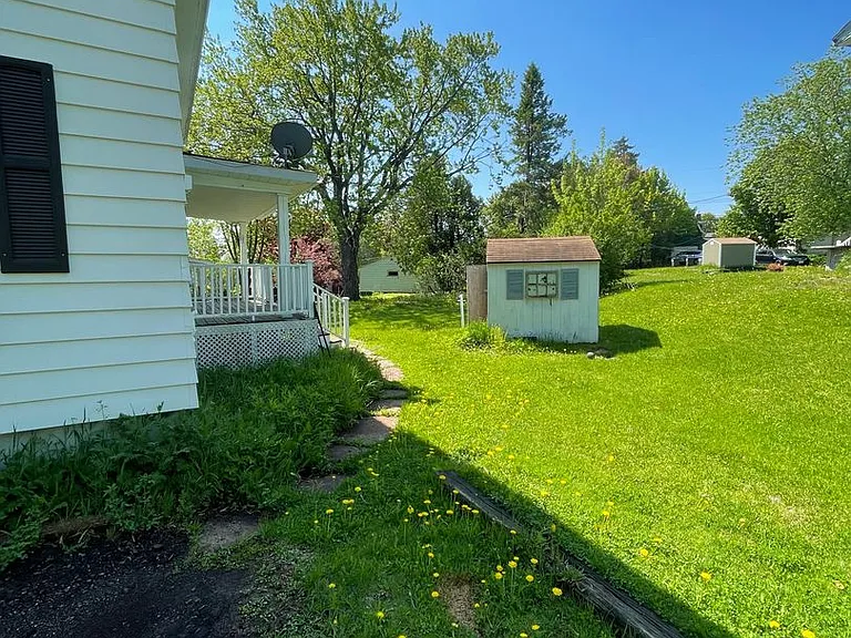 102-104 Morley Pkwy — Photo 2