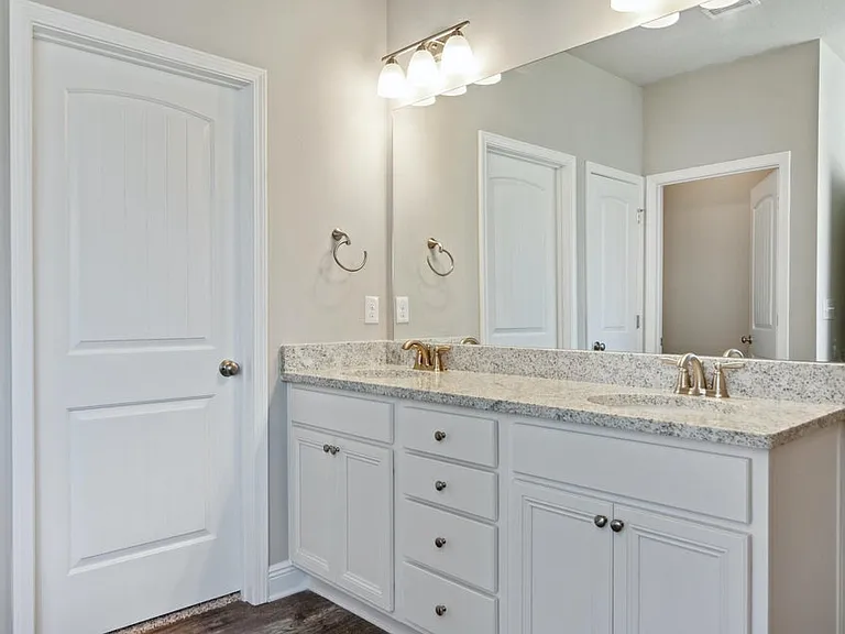 791 Cornelia St — Photo 48