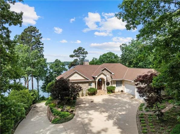805 Clearlake Point, Seneca, SC 29672