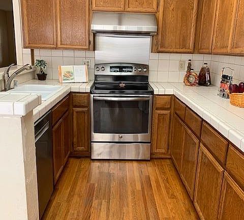 4th image of 970 La Mesa Ter Unit B