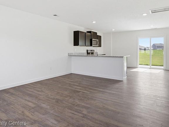 5th image of 10465 Valley Dr