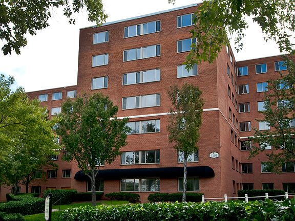 4th image of 1002 Kennebec St #203
