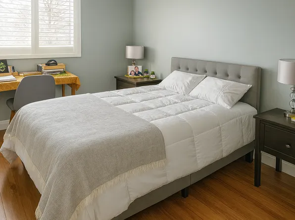 (undisclosed Address), Mississauga, ON L4X 2T2