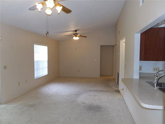 3rd image of 921 Treadway Dr