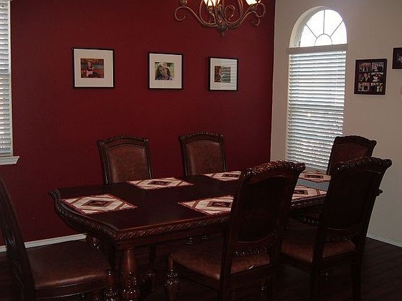 2nd image of 1917 Stonehill Dr